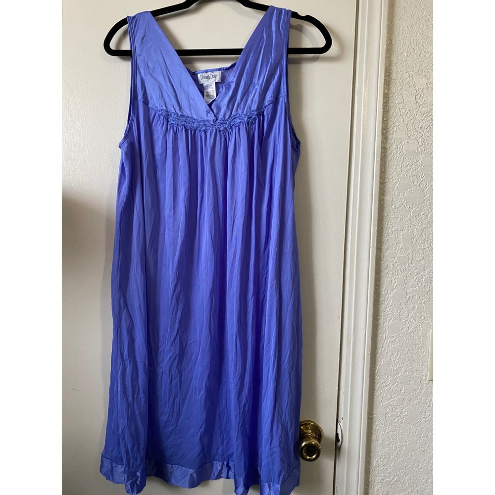 Vanity Fair‎ Purple Periwinkle Sleeveless Nightgown V-Neck Smocked Chemise Large